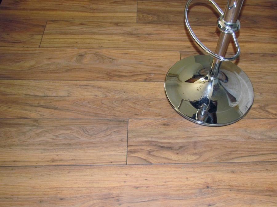 KronoswissWildPecanAC4LaminatedFloorsinfoexactflooringcozaqualitydurabilityflooirngsolutions 20120717009.JPG